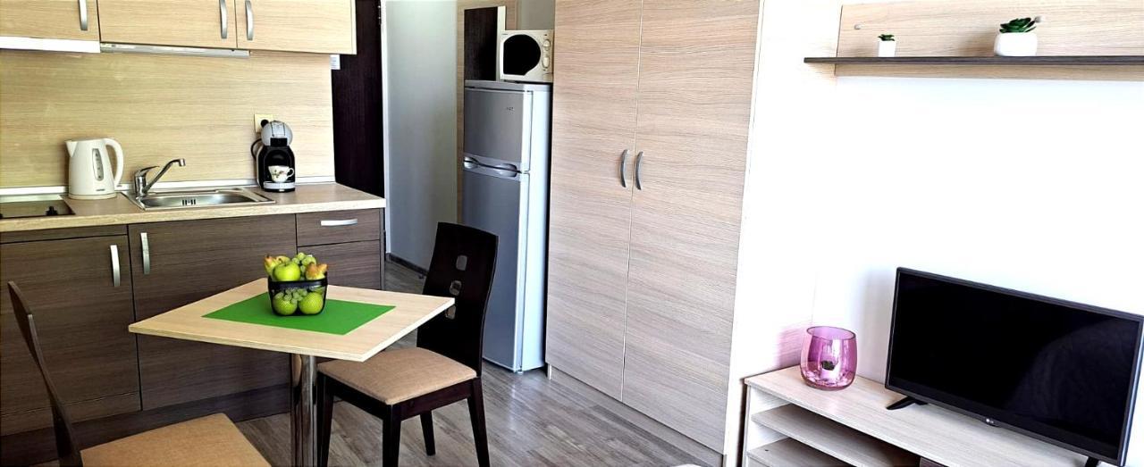 Patrick'S Apartments - Sorrento Sole Mare, Свети Влас Екстериор снимка