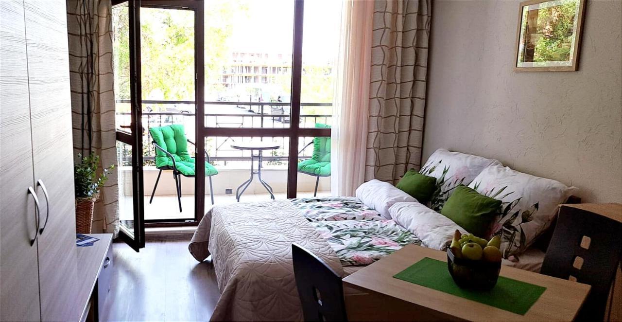 Patrick'S Apartments - Sorrento Sole Mare, Свети Влас Екстериор снимка