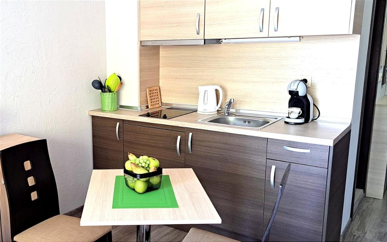 Patrick'S Apartments - Sorrento Sole Mare, Свети Влас Екстериор снимка