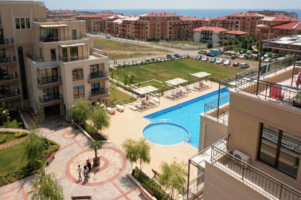 Patrick'S Apartments - Sorrento Sole Mare, Свети Влас Екстериор снимка