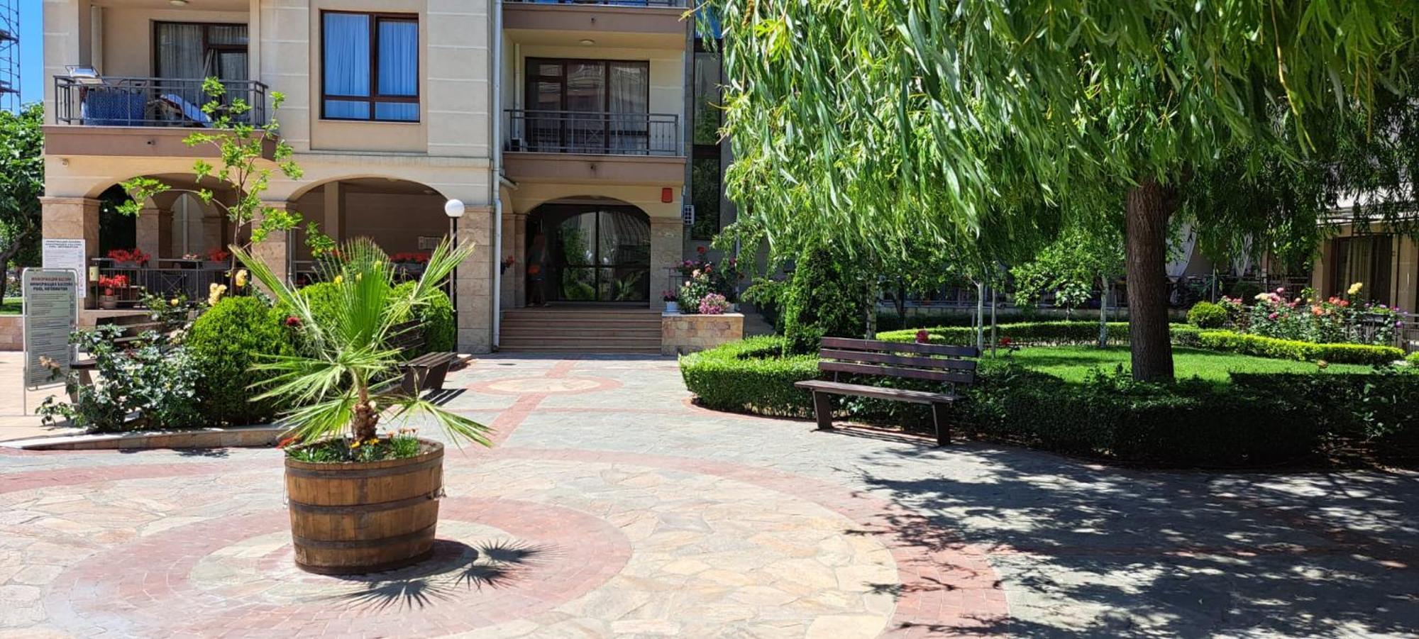 Patrick'S Apartments - Sorrento Sole Mare, Свети Влас Екстериор снимка