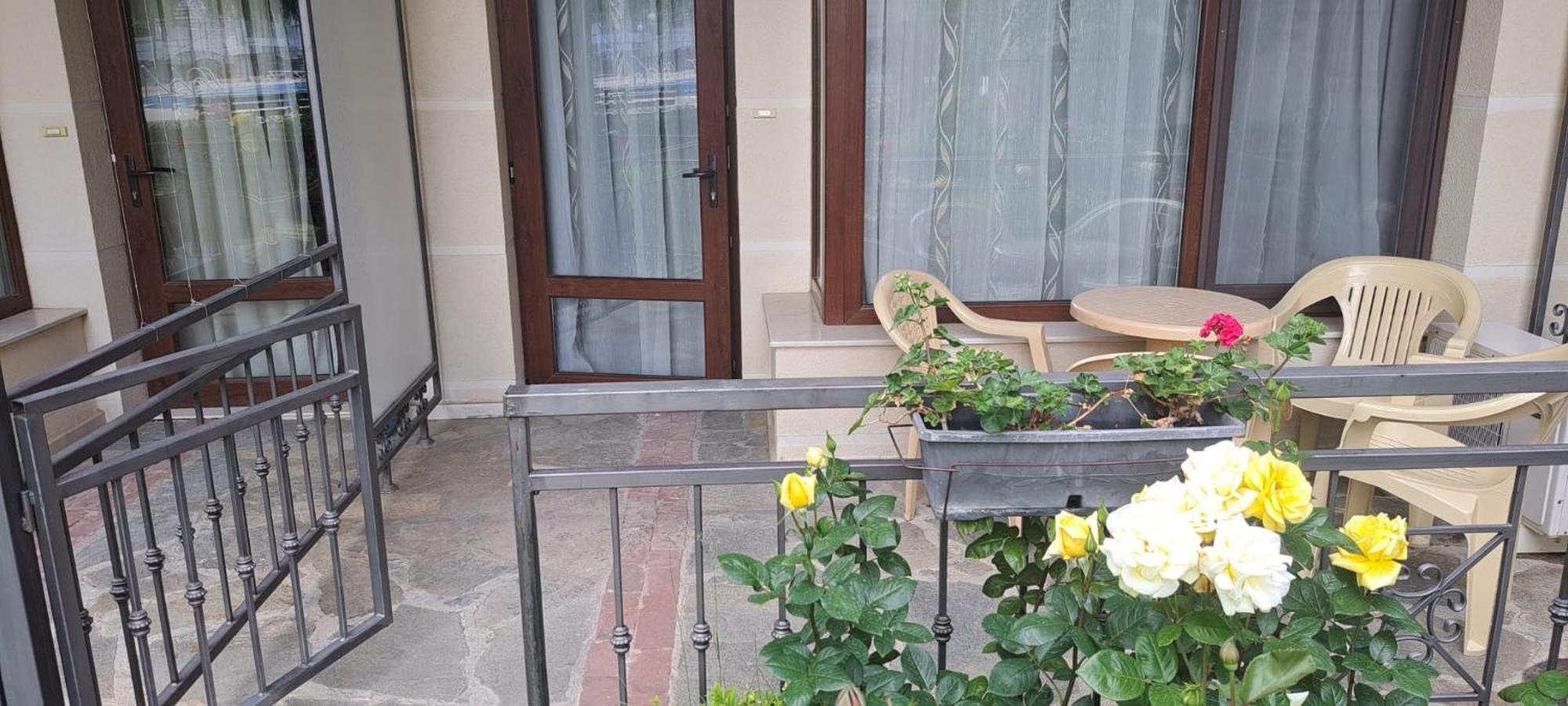 Patrick'S Apartments - Sorrento Sole Mare, Свети Влас Екстериор снимка