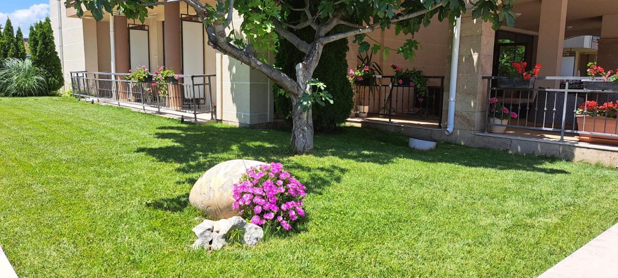 Patrick'S Apartments - Sorrento Sole Mare, Свети Влас Екстериор снимка