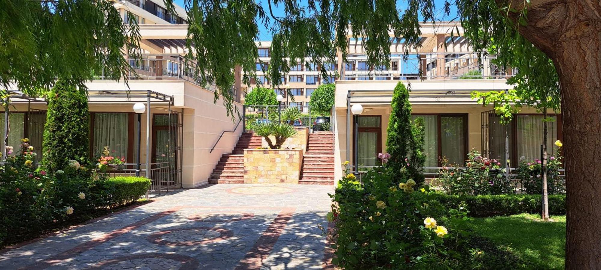 Patrick'S Apartments - Sorrento Sole Mare, Свети Влас Екстериор снимка