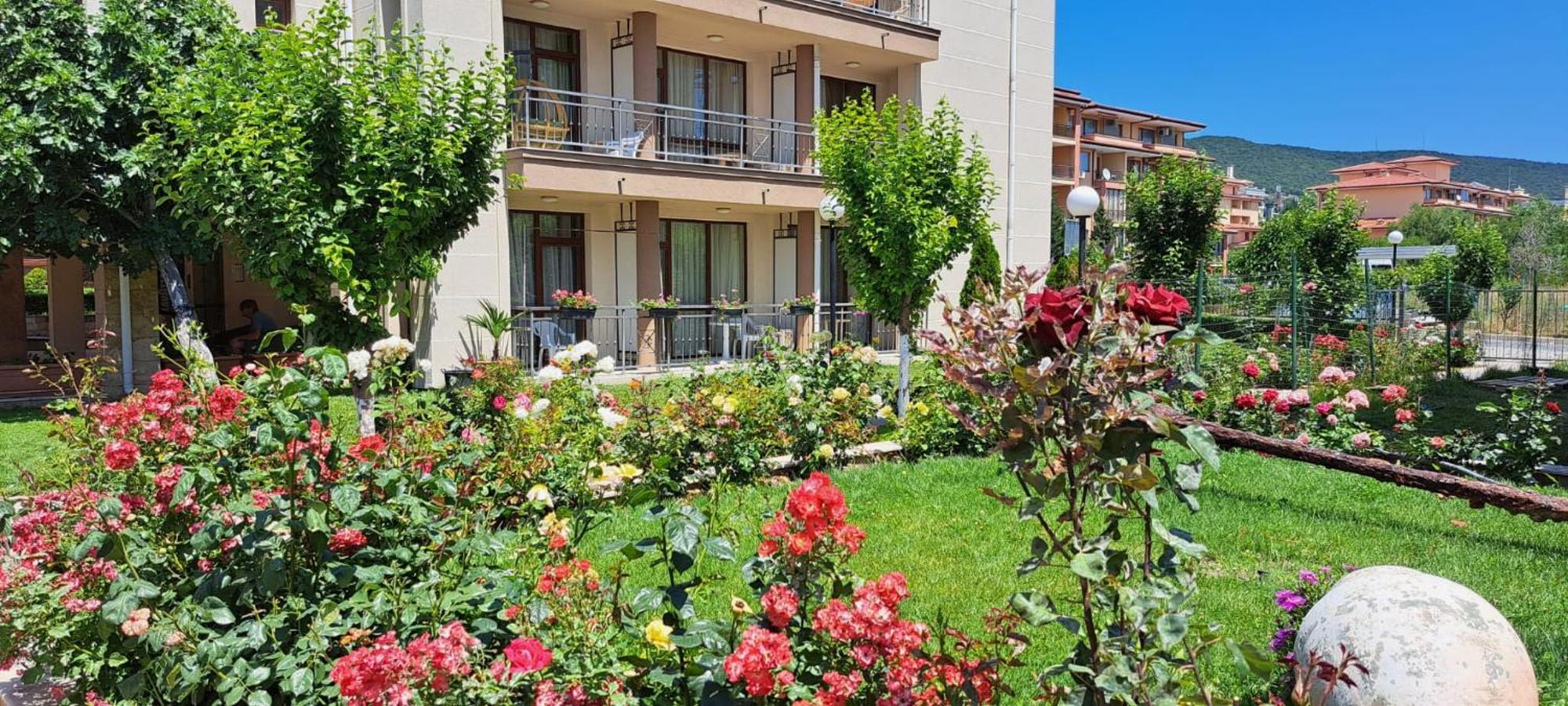 Patrick'S Apartments - Sorrento Sole Mare, Свети Влас Екстериор снимка